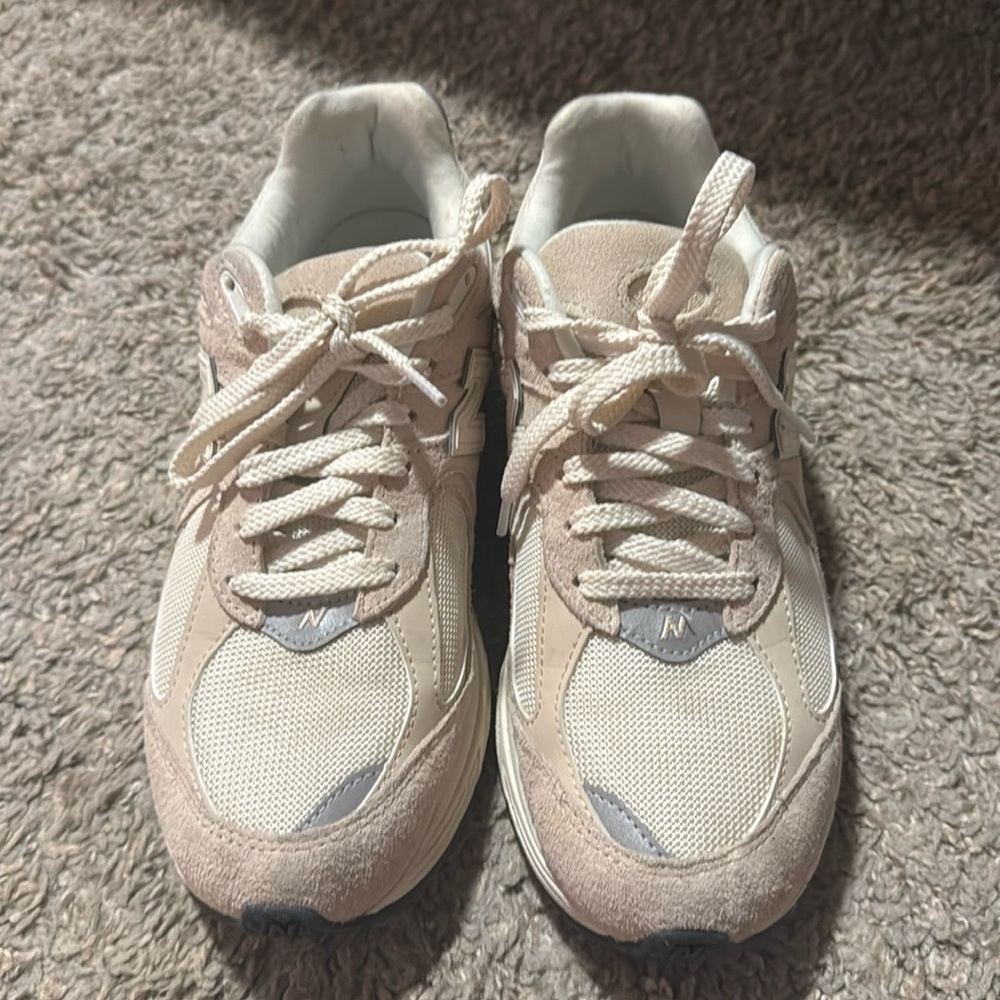Excellent, new balance women’s sneaker. Size 8.5